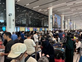تزاحم الركاب في مطار الرياض بعد وقوع خلل تقني عالمي أدى إلى انقطاع في خدمات عدة شركات ومطارات وخطوط طيران، الجمعة،  19 يوليو 2024. المصدر: الشرق - الشرق