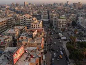 السعودية وقطر تدعمان موظفي القطاع العام في سوريا بـ89 مليون دولار