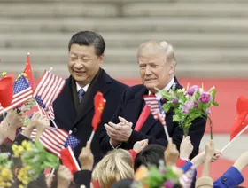 ترمب يمدد تعليق الرسوم الجمركية على الصين 90 يوماً جديدة