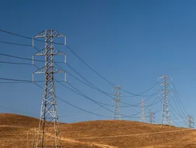 مراكز البيانات الكبرى تهدد استقرار شبكات الكهرباء الأميركية