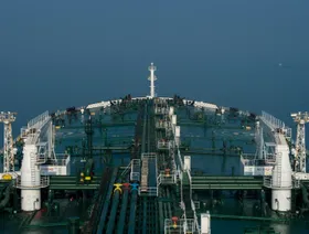 ناقلة للنفط الخام - بلومبرغ