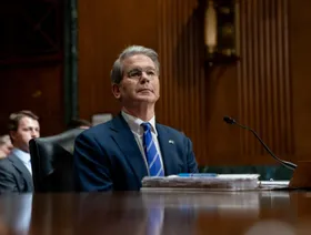 بيسنت يدافع عن قانون ترمب الضريبي: سيقلص الاقتراض خلال عقد