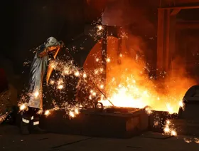 منتجو الحديد السعوديون يتصدون لخطر الإغراق من رسوم ترمب