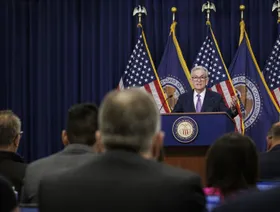 أهم الاستنتاجات من تصريحات رئيس الاحتياطي الفيدرالي بعد إبقاء الفائدة دون تغيير