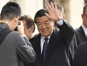 نائب رئيس الوزراء الصيني هي ليفينغ في السويد في 28 يوليو 2025 - Getty Images