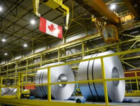 الصين تصعّد نزاعها التجاري مع كندا بشكوى حول الصلب