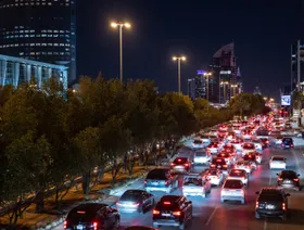 سيارات على طريق الملك فهد السريع في الرياض، المملكة العربية السعودية - بلومبرغ