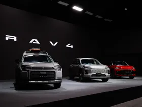 سيارات "راف 4" الرياضية متعددة الاستخدامات من إنتاج شركة "تويوتا موتور" خلال فعالية إطلاقها الرسمي في طوكيو، اليابان - بلومبرغ