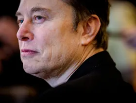 شراء ماسك لأسهم بمليار دولار في \"تسلا\" لا يعني أنه عاد للتركيز على إدارتها