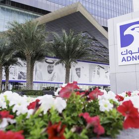 شعار "أدنوك" أمام مقرها في أبوظبي، دولة الإمارات العربية المتحدة
المصدر: بلومبرغ - بلومبرغ