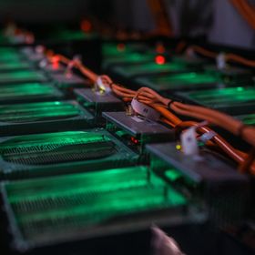 وحدات تعدين في منشأة لتعدين بتكوين بمدينة فورت ستوكتون بولاية تكساس، الولايات المتحدة الأميركية. - بلومبرغ