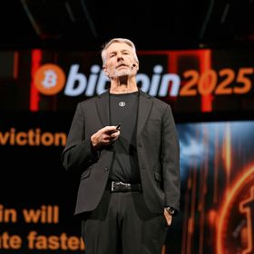 مايكل سايلور يلقي كلمته أثناء مؤتمر "بتكوين 2025" في لاس فيغاس، الولايات المتحدة - بلومبرغ