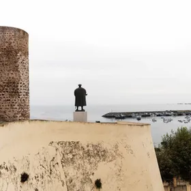 تمثال فاسكو دي غاما المطل على الميناء في سينيس, البرتغال - بلومبرغ