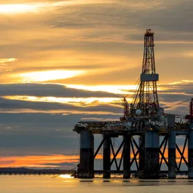 منصة إنتاج نفط بحرية - المصدر: بلومبرغ