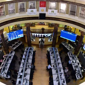 صورة لقاعة التداول في البورصة المصرية - المصدر: بلومبرغ