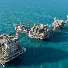 منصات حفر بحرية تابعة لمجموعة (NMDC) الإماراتية - الشركة