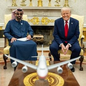 صورة تجمع الرئيس الأميركي دونالد ترمب مع الشيخ طحنون بن زايد - منصة "X"