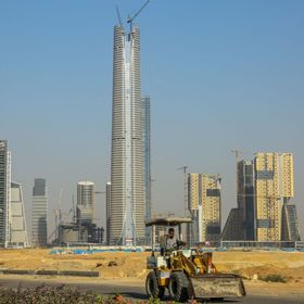 ناطحات سحاب بينها البرج الأيقوني وسط الحي المالي بالعاصمة الإدارية الجديدة شرق القاهرة في مصر - المصدر: بلومبرغ