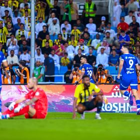 احتفال لاعبي الهلال بالتسجيل في مرمى الاتحاد في مباراة بالسعودية - الشركة