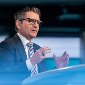 مارك ونترهوف، المدير التنفيذي المؤقت لـ"لوسيد غروب" - بلومبرغ