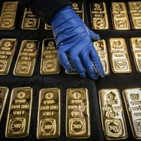 سبائك من الذهب الخالص - المصدر: بلومبرغ