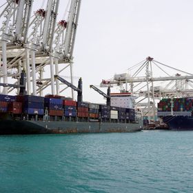 سفن حاويات ترسو في ميناء طنجة المتوسط، على مضيق جبل طارق، مدينة طنجة، المغرب، 6 يونيو 2024 - رويترز 