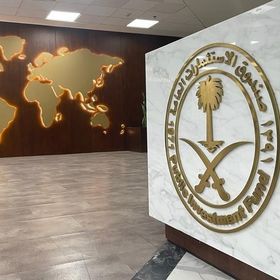 مدخل المقر الرئيسي لصندوق الاستثمارات العامة في الرياض، المملكة العربية السعودية.. الصندوق يركز عبر "سنابل" على الاستثمار بالشركات الناشئة في المملكة والمنطقة - المصدر: بلومبرغ