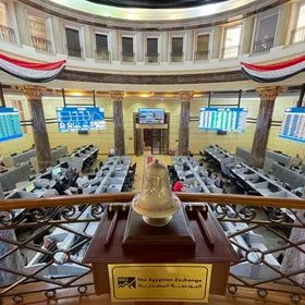قاعة التداول الرئيسية لبورصة مصر في مقرها بوسط العاصمة - المصدر: بلومبرغ