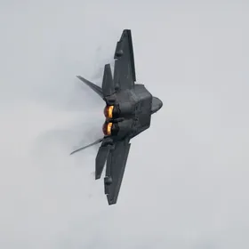 "رئيس السلام" يقود طفرة أسهم الدفاع