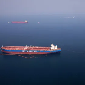 ناقلات محملة بالنفط الخام راسية في عرض البحر - المصدر: بلومبرغ