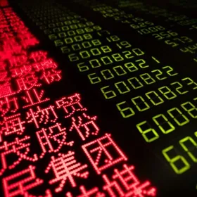 صورة أرشيفية لبيانات مجموعة من الأسهم الصينية. وتتجه الأسهم الصينية إلى تحقيق أقوى أداء سنوي منذ عام 2017، بعد موجة صعود مدفوعة بأسهم التكنولوجيا اتسعت لتشمل شركات تمتد من مناجم الذهب إلى شركات الأدوية - المصدر: بلومبرغ