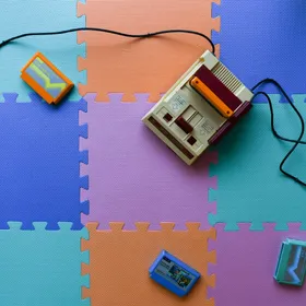 جاهز "نينتندو" وألعاب عائلية معروضة في مقهى "84" في طوكيو، اليابان. 24 يونيو 2021 - بلومبرغ