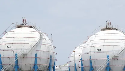 خزانات ضخمة لتخزين غاز البترول المسال - بلومبرغ