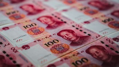 أوراق نقدية باليوان الصيني - المصدر: بلومبرغ