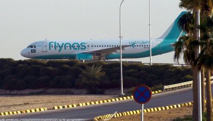 طائرة تابعة لشركة طيران ناس في "مطار الملك خالد الدولي" (King Khalid International Airport) في الرياض، السعودية - المصدر: بلومبرغ