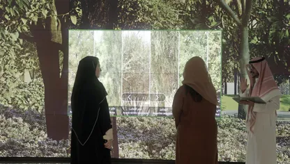 زوار يتجولون في معرض مشروع الرياض الخضراء الذي أُقيم عام 2023، الرياض، السعودية (صورة أرشيفية) - بلومبرغ