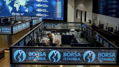 موظفون يعملون في بورصة إسطنبول، تركيا - المصدر: بلومبرغ