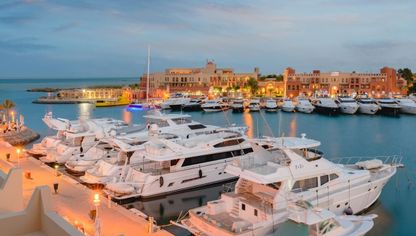 ميناء اليخوت بمدينة الجونة- شركة أوراسكوم للتنمية، مصر - المصدر: بلومبرغ