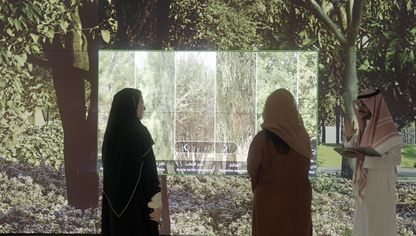 زوار يتجولون في معرض مشروع الرياض الخضراء الذي أقيم عام 2023، الرياض، السعودية (صورة أرشيفية) - بلومبرغ