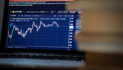 موقع "إف تي إكس" على جهاز كمبيوتر محمول - المصدر: بلومبرغ