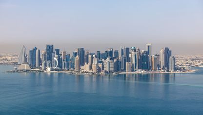 ناطحات السحاب التجارية بمركز قطر المالي على شاطئ المدينة في الدوحة، قطر - المصدر: بلومبرغ