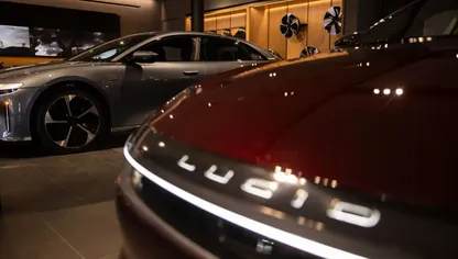 سيارات "لوسيد" الكهربائية معروضة في صالة تابعة للشركة في حي ميتباكينغ بمدينة نيويورك، الولايات المتحدة - بلومبرغ