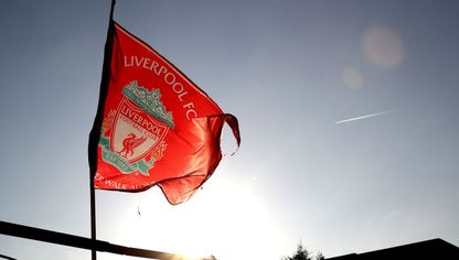 علم ليفربول خارج ملعب "أنفيلد"، ليفربول، إنجلترا - المصدر: بلومبرغ