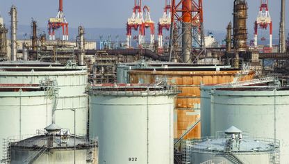 صهاريج تخزين النفط في منطقة كيهين الصناعية في يوكوهاما، محافظة كاناغاوا، اليابان - المصدر: بلومبرغ
