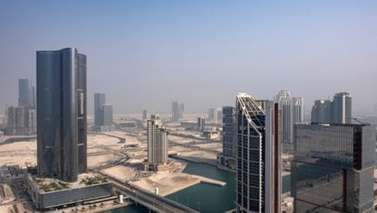مبان مكتبية في سوق أبوظبي العالمي، الإمارات العربية المتحدة - بلومبرغ