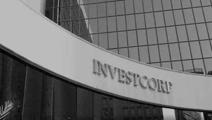 شعار شركة إنفستكورب يزين واجهة أحد مقراتها - المصدر: بلومبرغ
