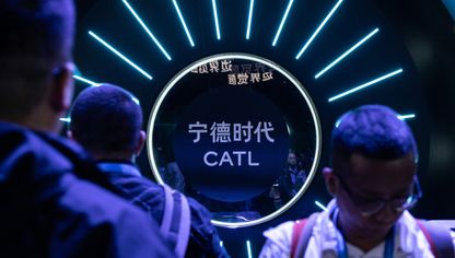زوار في  معرض "يوم CATL للتكنولوجيا" في شنغهاي يوم 21 أبريل 2025 - بلومبرغ