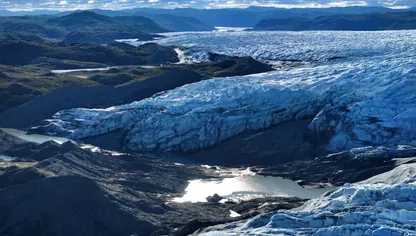 صورة للصفيحة الجليدية في كانغرلوسواك، غرينلاند في 11 يوليو 2024 - Getty Images
