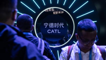 زوار في  معرض "يوم CATL للتكنولوجيا" في شنغهاي يوم 21 أبريل 2025 - بلومبرغ