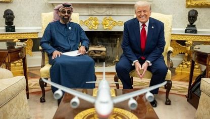 صورة تجمع الرئيس الأميركي دونالد ترمب مع الشيخ طحنون بن زايد مستشار الأمن الوطني لدولة الإمارات، في البيت الأبيض، واشنطن العاصمة، الولايات المتحدة، 19 مارس 2025 - منصة "X"